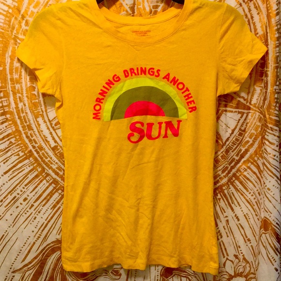 American Eagle Yellow Tee - Picture 1 of 4